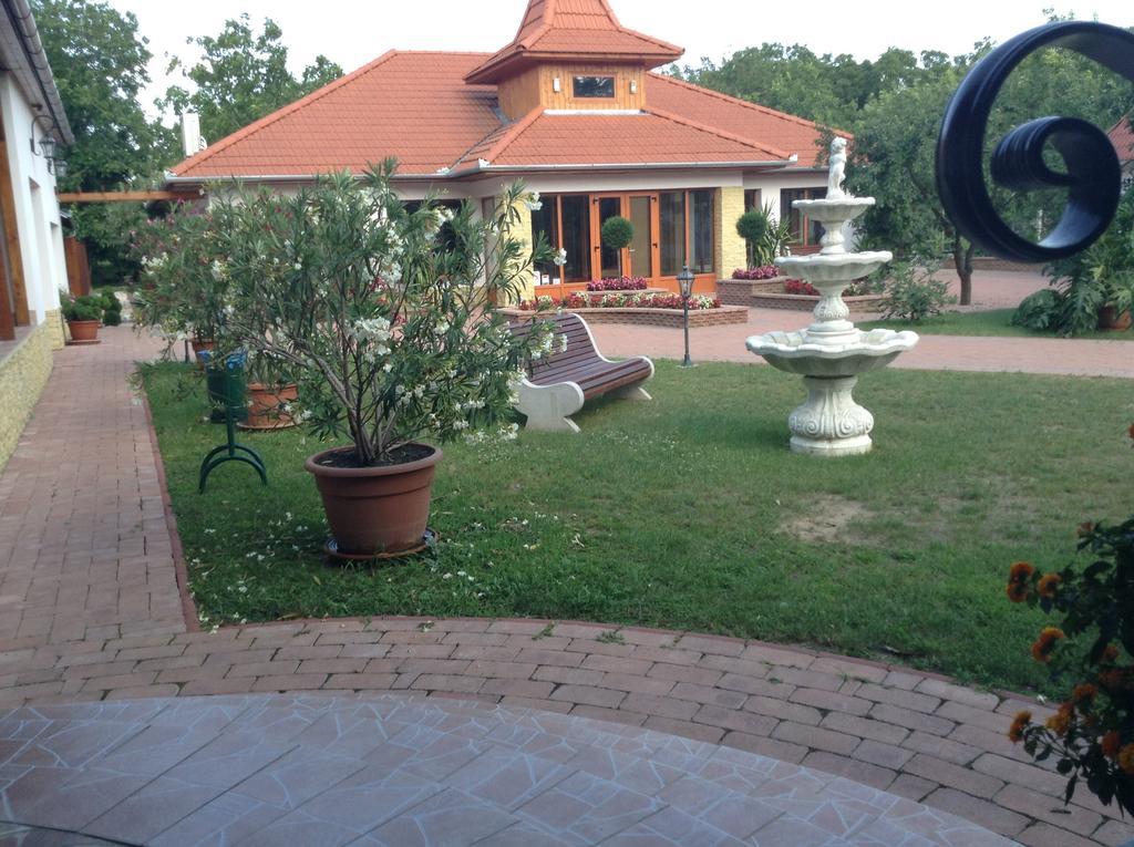 Bornemisza Kuria Daire Tiszabecs Dış mekan fotoğraf