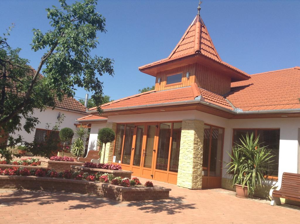 Bornemisza Kuria Daire Tiszabecs Dış mekan fotoğraf