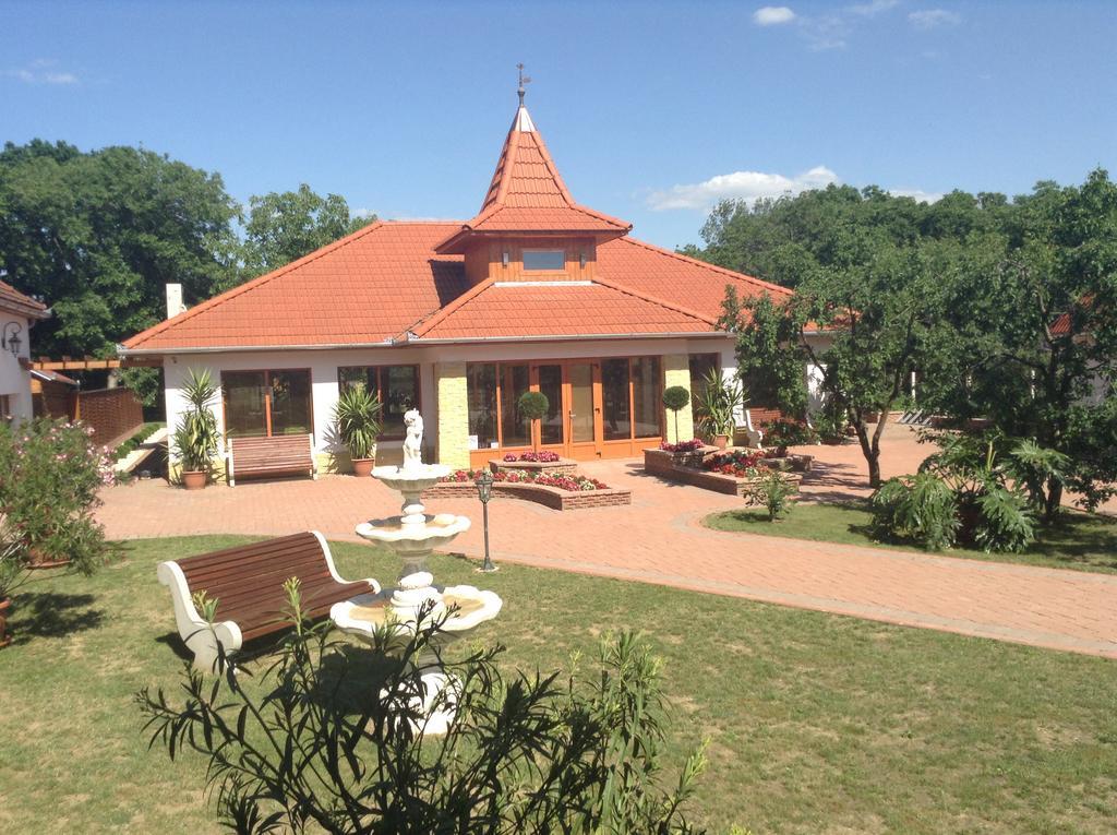 Bornemisza Kuria Daire Tiszabecs Dış mekan fotoğraf