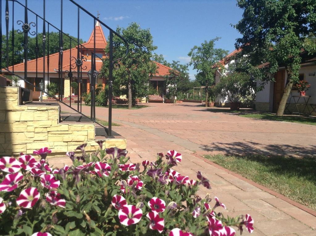 Bornemisza Kuria Daire Tiszabecs Dış mekan fotoğraf