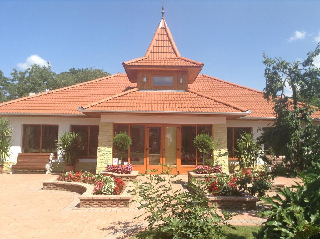 Bornemisza Kuria Daire Tiszabecs Dış mekan fotoğraf