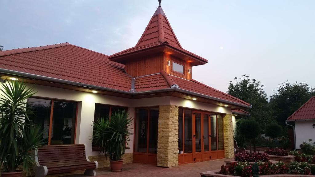 Bornemisza Kuria Daire Tiszabecs Dış mekan fotoğraf
